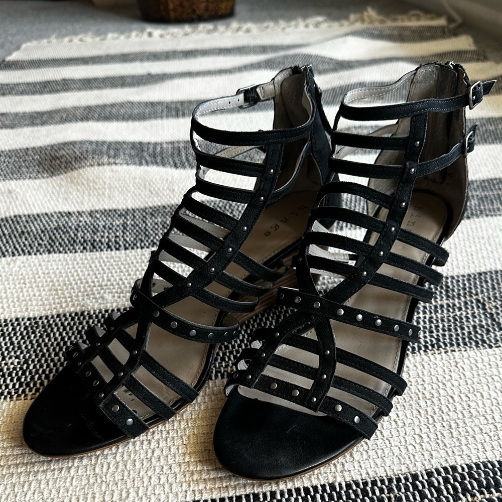 hinge Nolan scrappy wedge sandal Sz 9.5